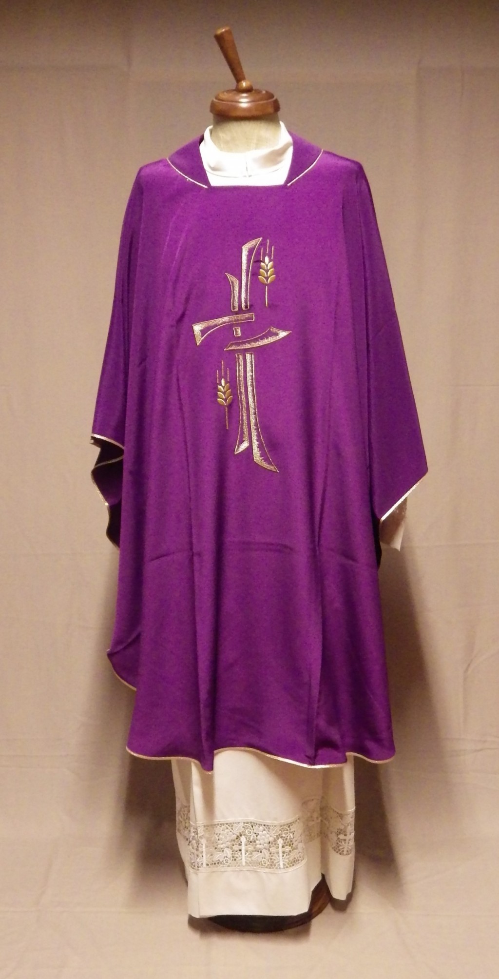 Extra light chasuble